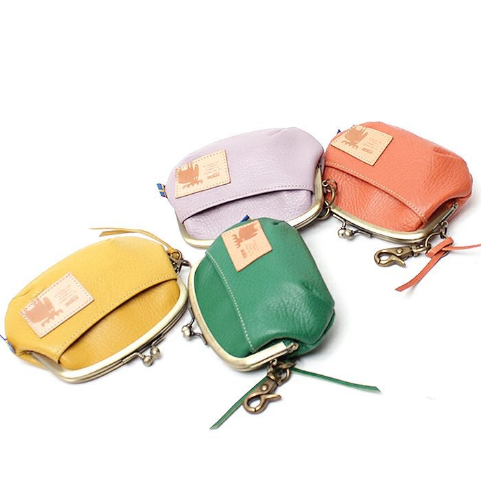 コロンとしたフォルムのがま口財布