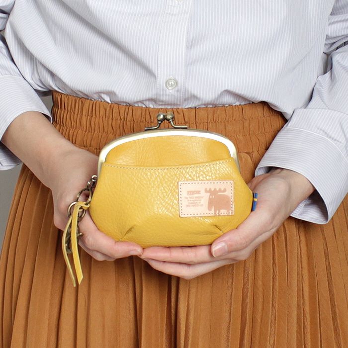 コロンとしたフォルムのがま口財布