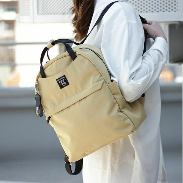 LISA LARSON(リサラーソン) 前持ちも楽々スリム機能性◎ミニリュック